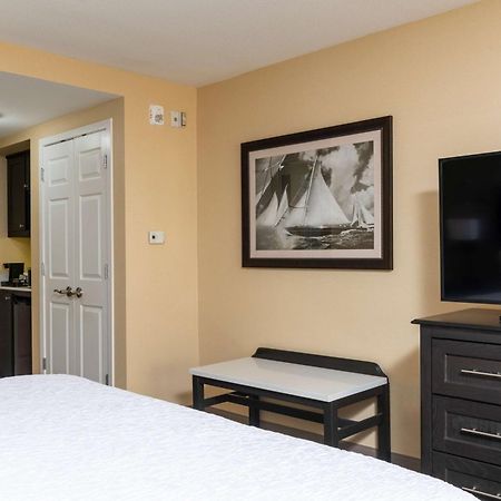 Hampton Inn Holland Exterior photo