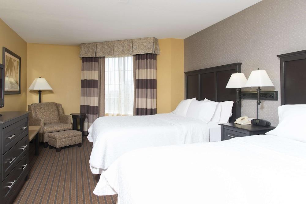Hampton Inn Holland Exterior photo