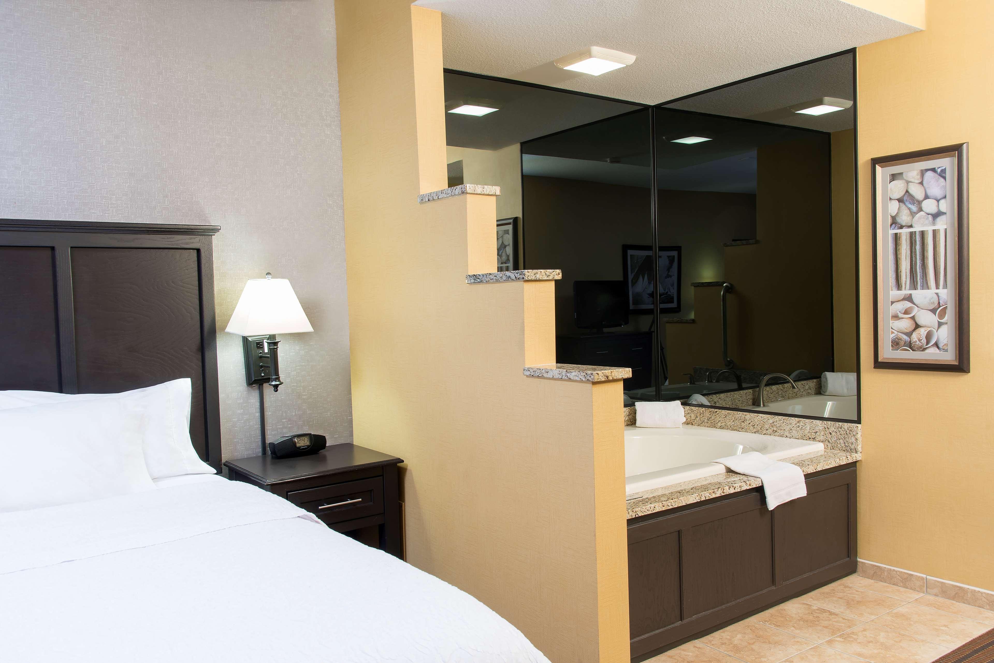 Hampton Inn Holland Exterior photo