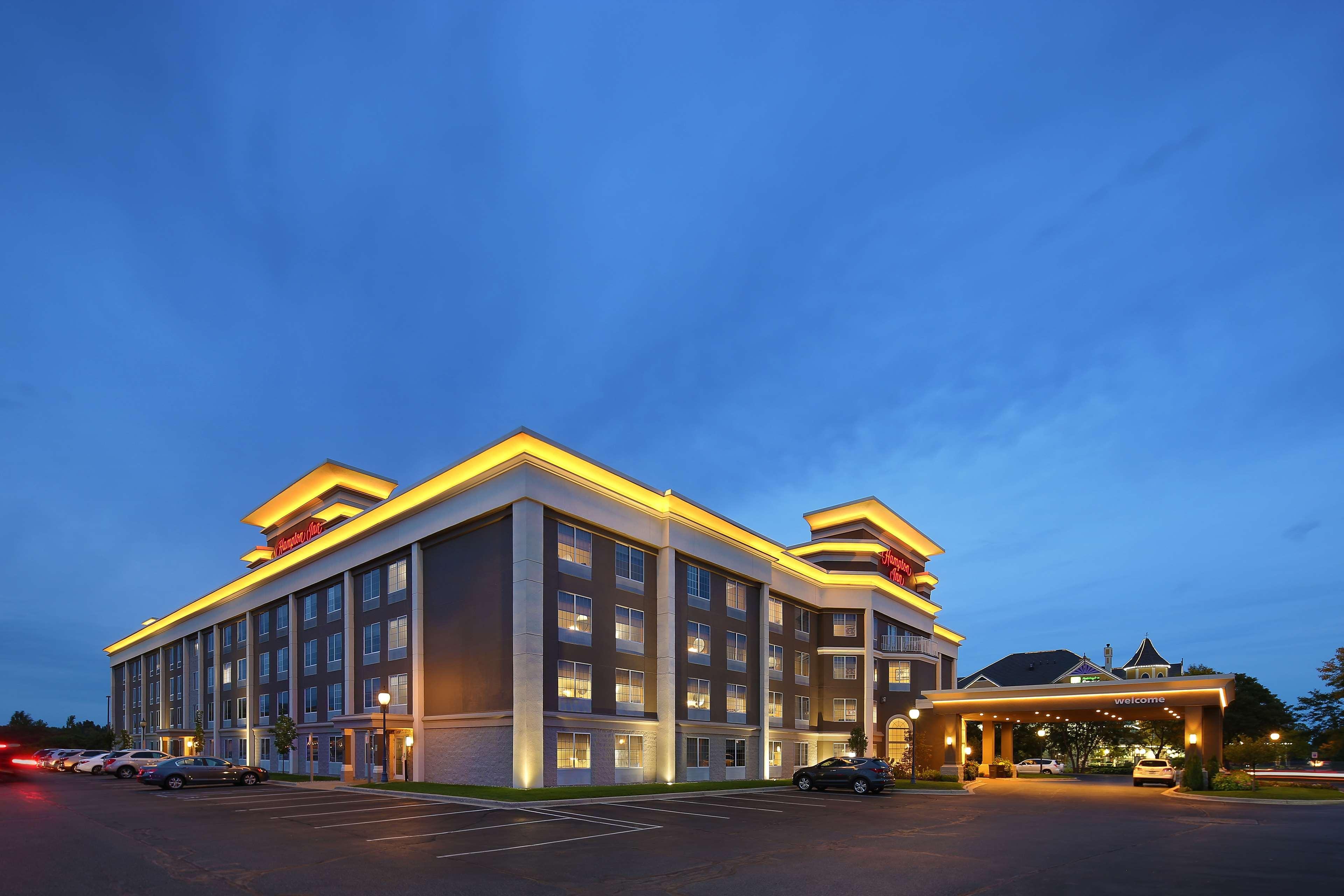 Hampton Inn Holland Exterior photo