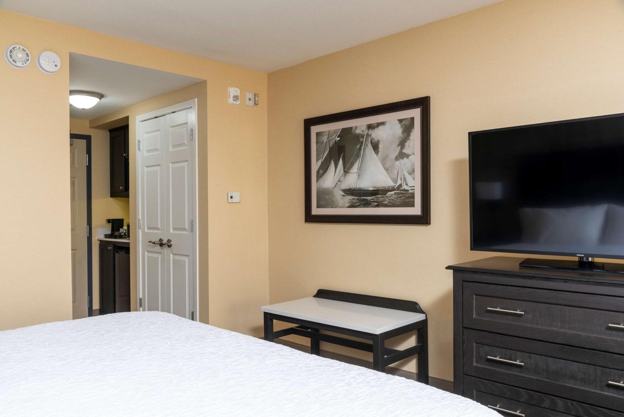 Hampton Inn Holland Exterior photo