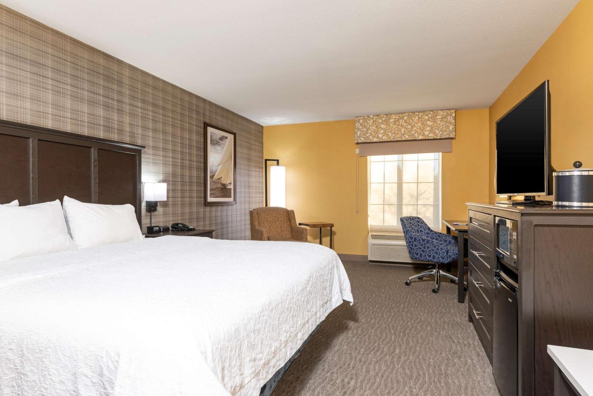 Hampton Inn Holland Exterior photo