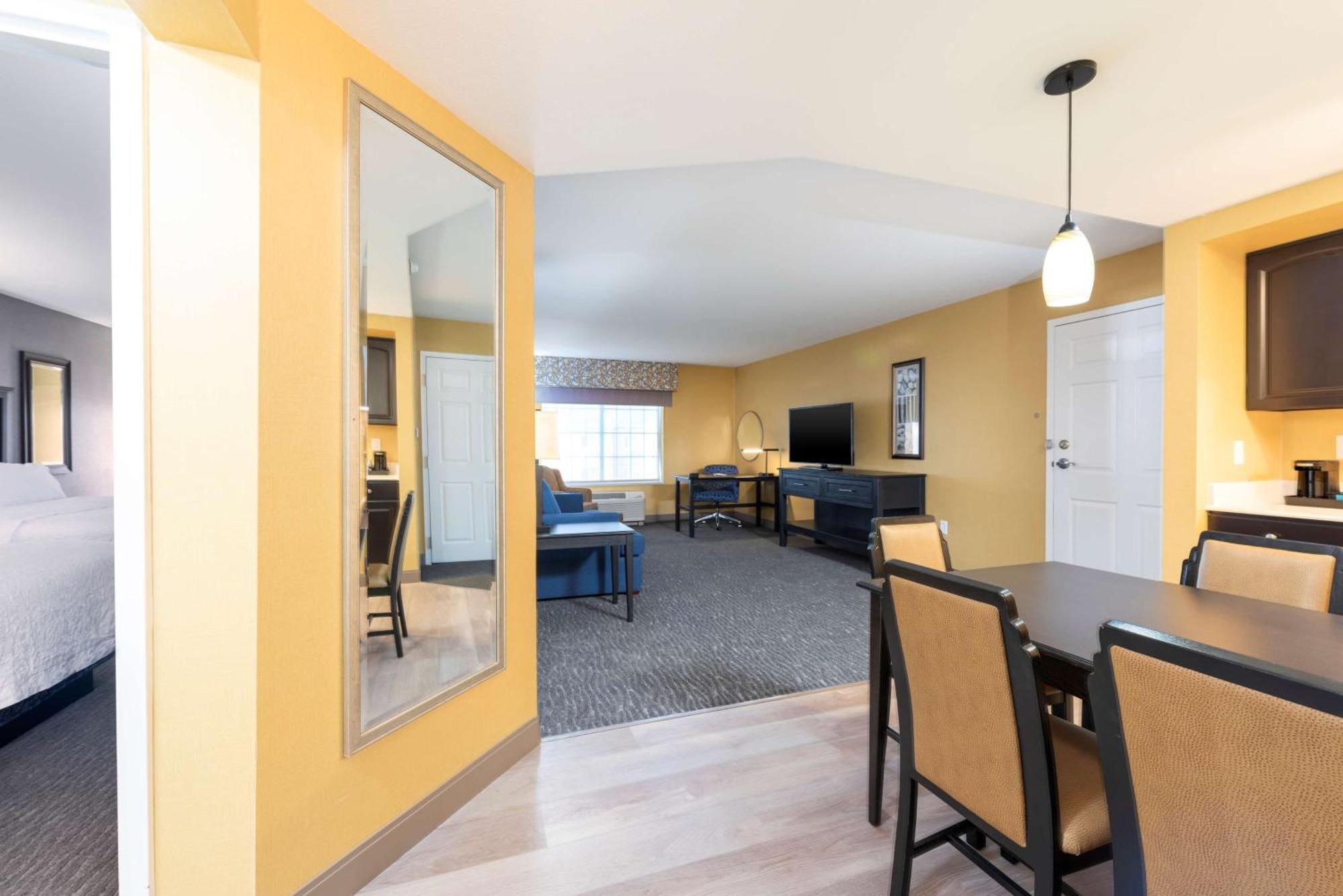 Hampton Inn Holland Exterior photo