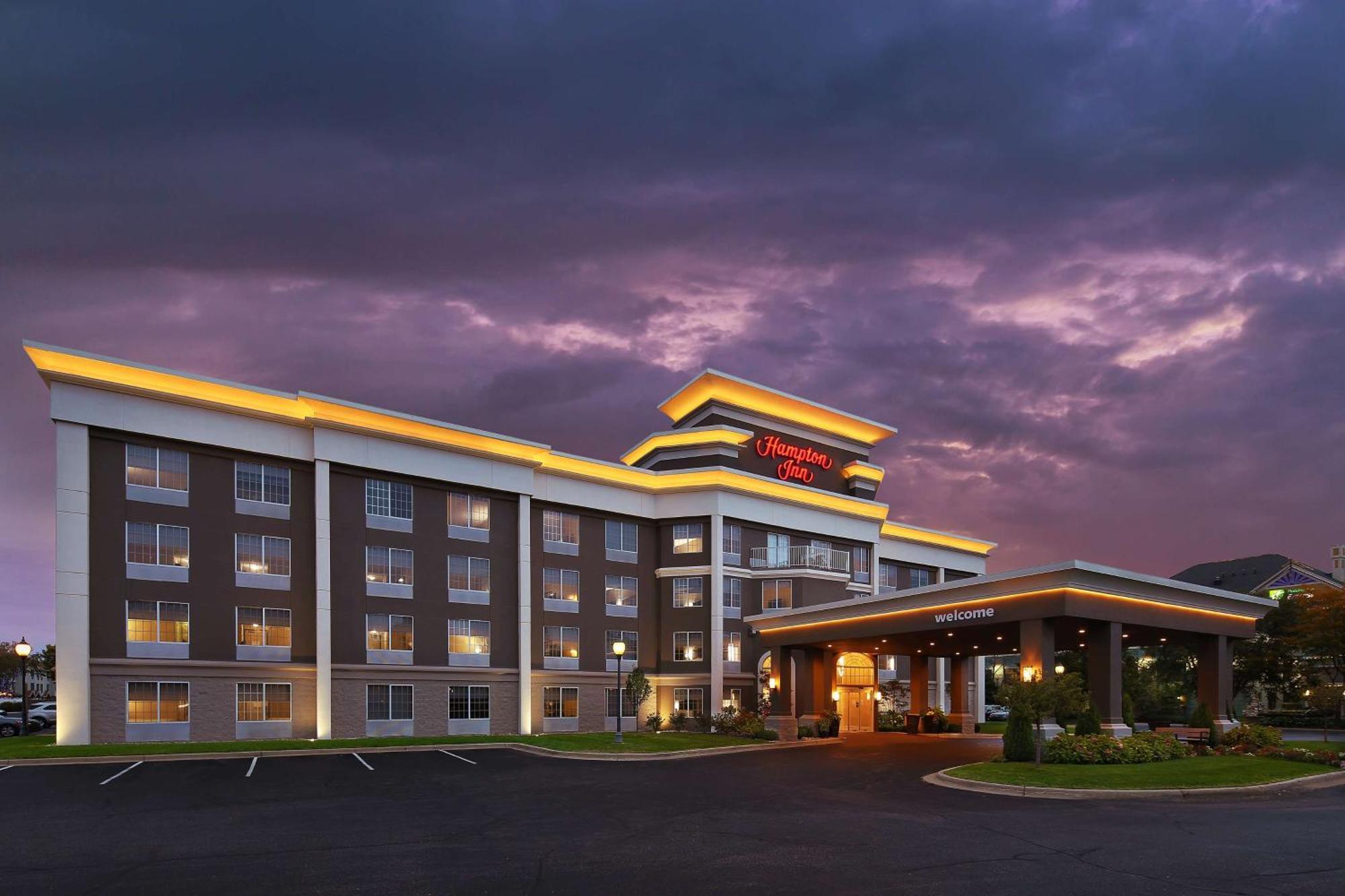 Hampton Inn Holland Exterior photo
