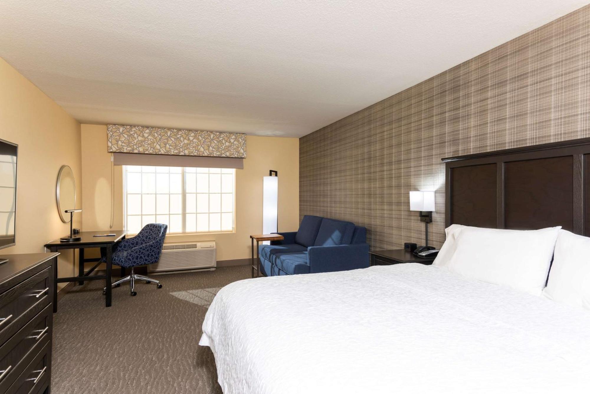 Hampton Inn Holland Exterior photo