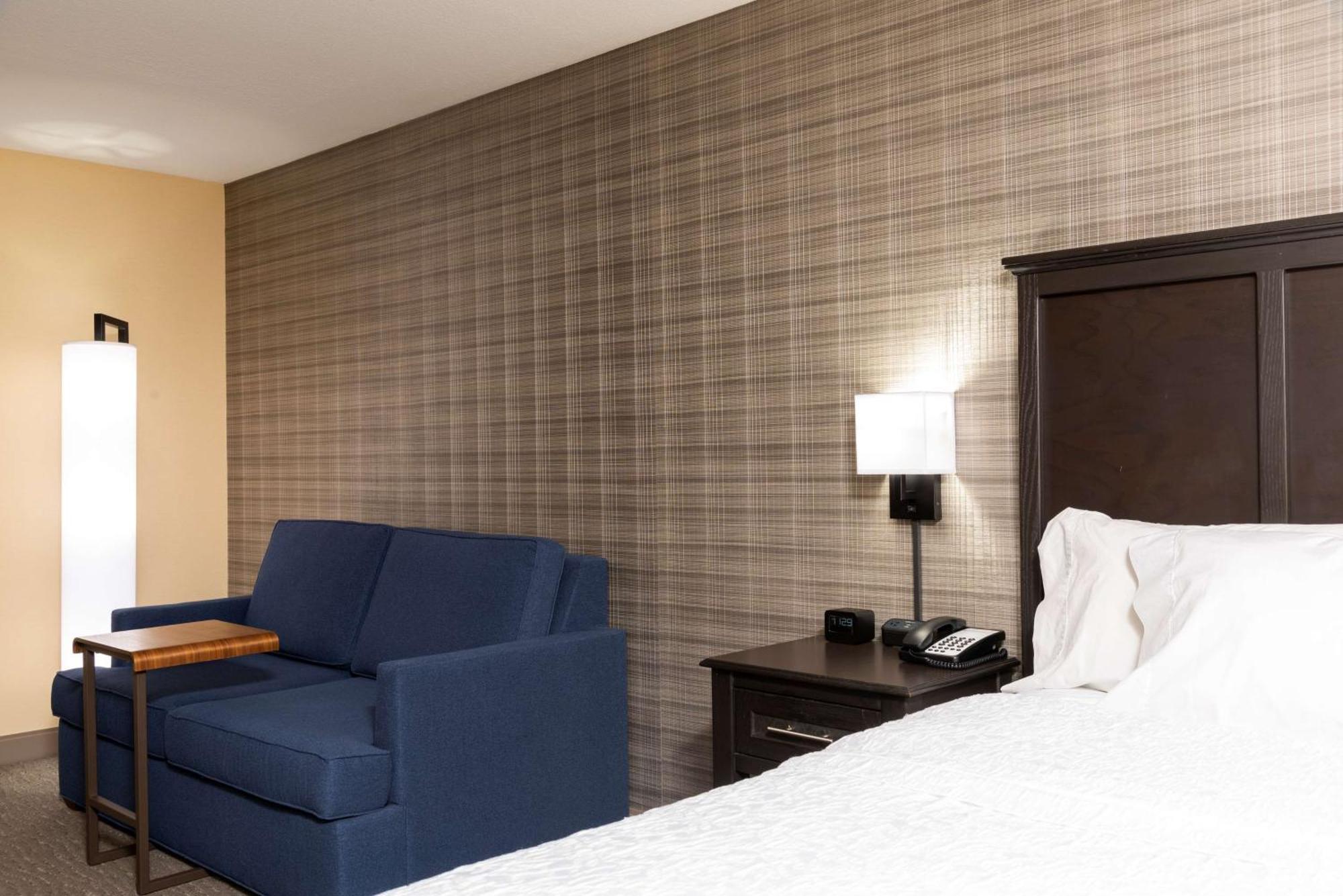 Hampton Inn Holland Exterior photo