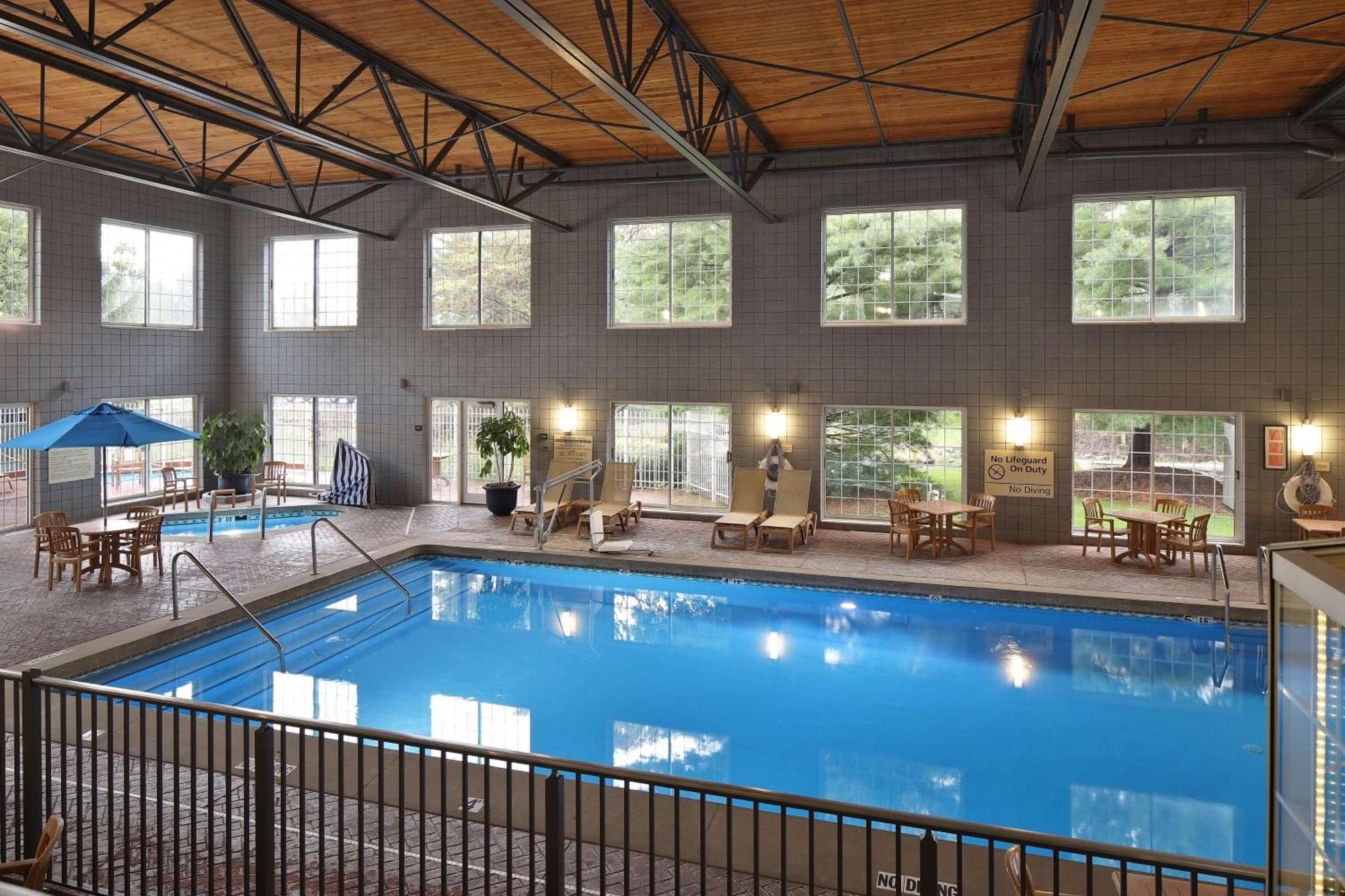 Hampton Inn Holland Exterior photo