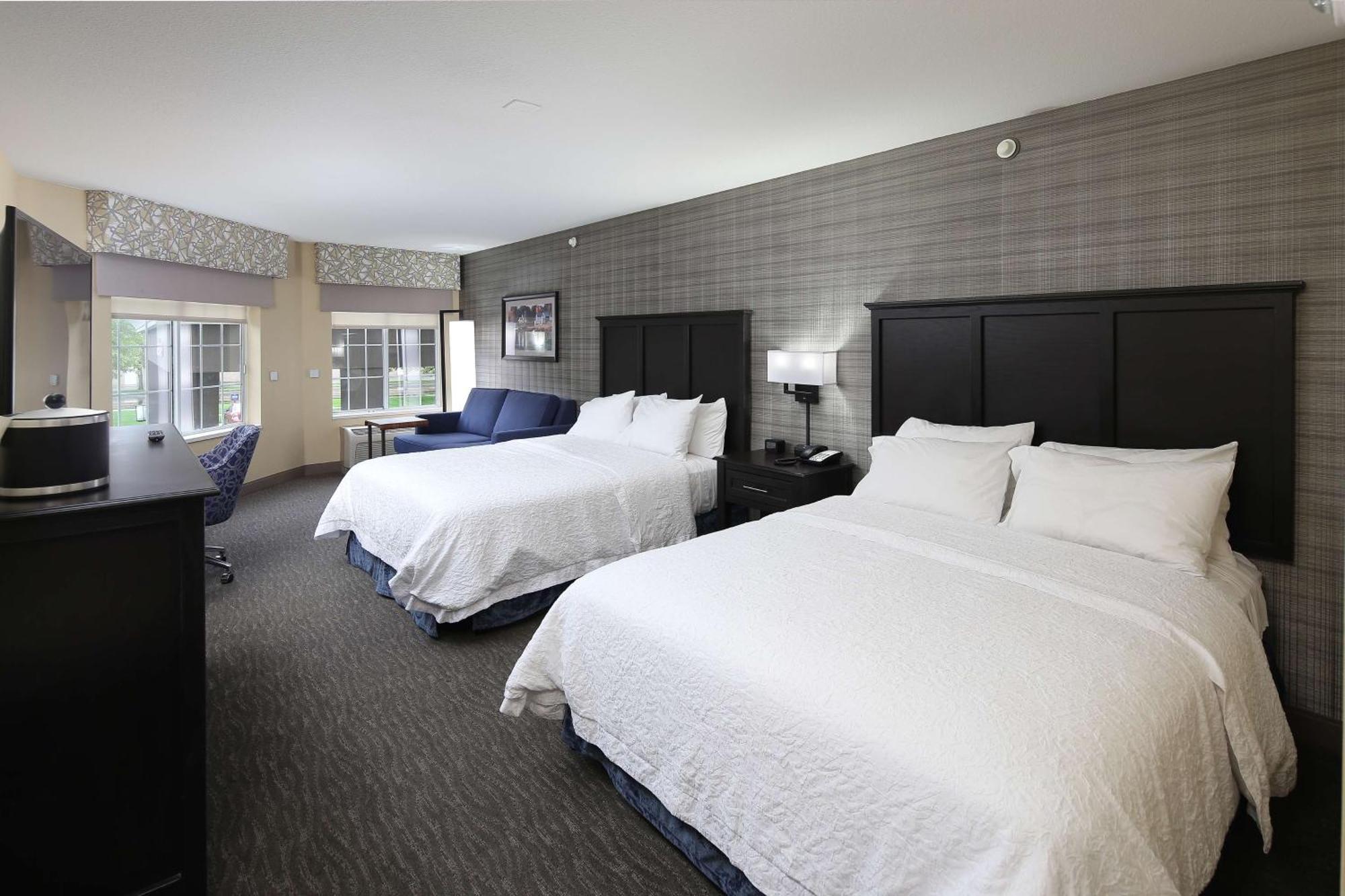 Hampton Inn Holland Exterior photo